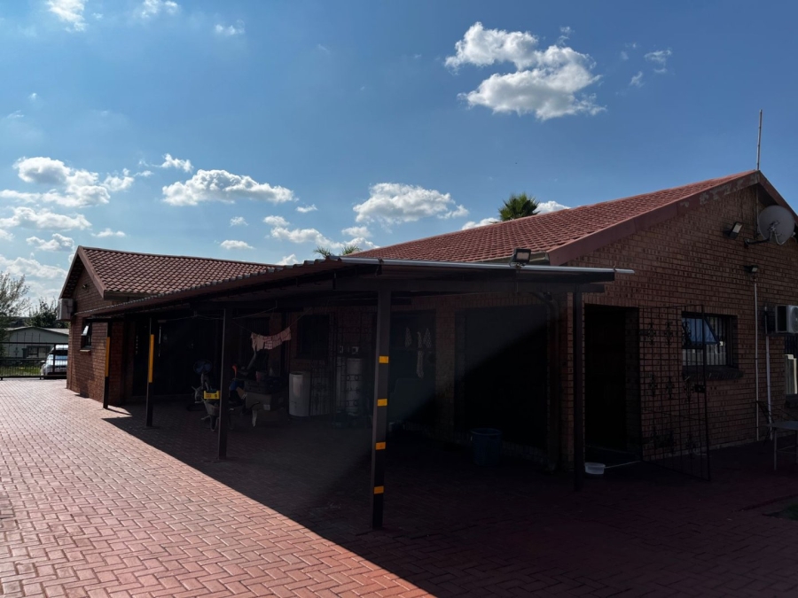 4 Bedroom Property for Sale in Lennoxton KwaZulu-Natal