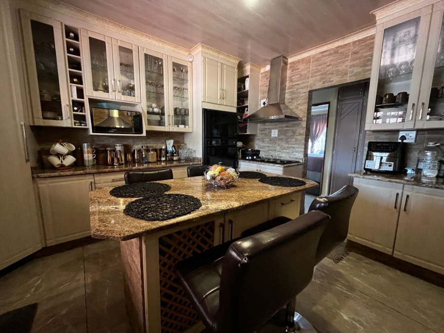 4 Bedroom Property for Sale in Lennoxton KwaZulu-Natal