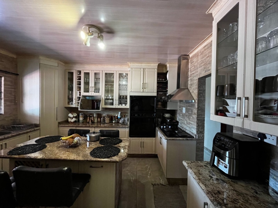 4 Bedroom Property for Sale in Lennoxton KwaZulu-Natal