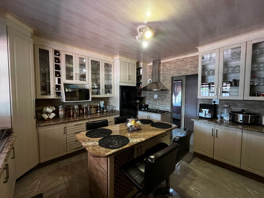 4 Bedroom Property for Sale in Lennoxton KwaZulu-Natal