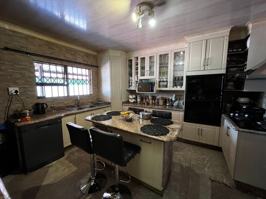 4 Bedroom Property for Sale in Lennoxton KwaZulu-Natal