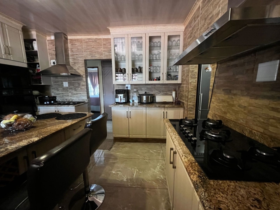 4 Bedroom Property for Sale in Lennoxton KwaZulu-Natal