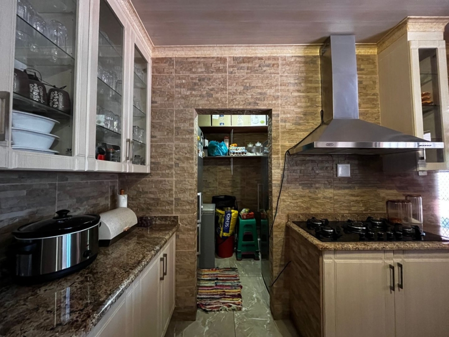 4 Bedroom Property for Sale in Lennoxton KwaZulu-Natal