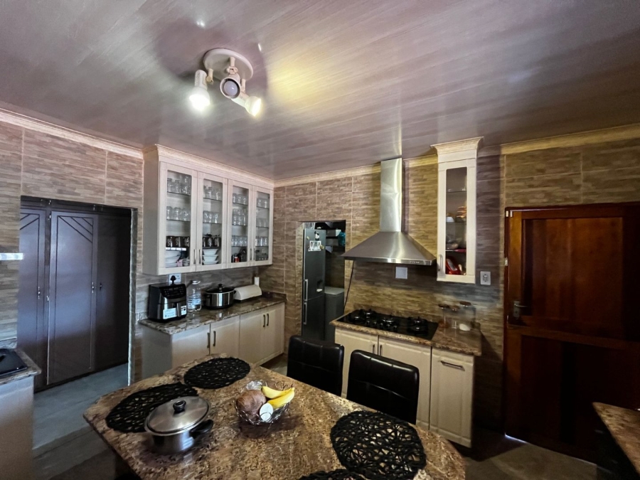 4 Bedroom Property for Sale in Lennoxton KwaZulu-Natal