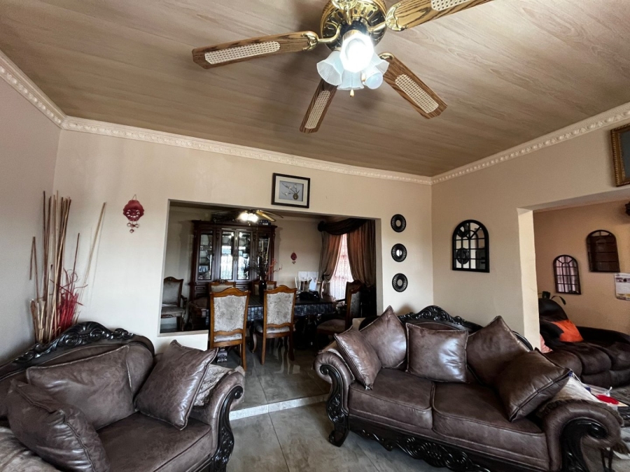 4 Bedroom Property for Sale in Lennoxton KwaZulu-Natal