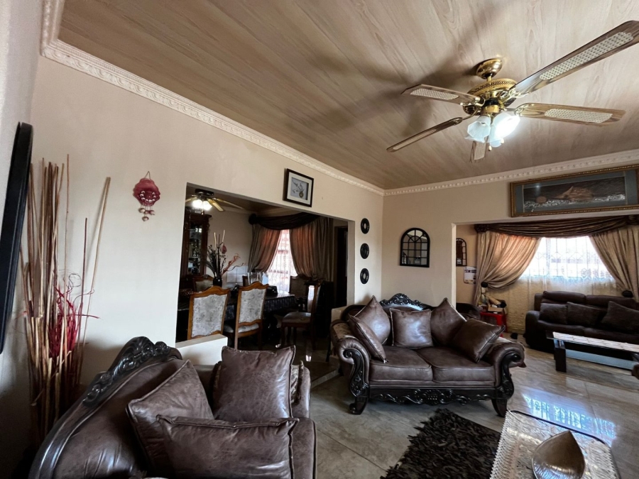 4 Bedroom Property for Sale in Lennoxton KwaZulu-Natal