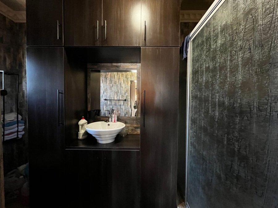 4 Bedroom Property for Sale in Lennoxton KwaZulu-Natal