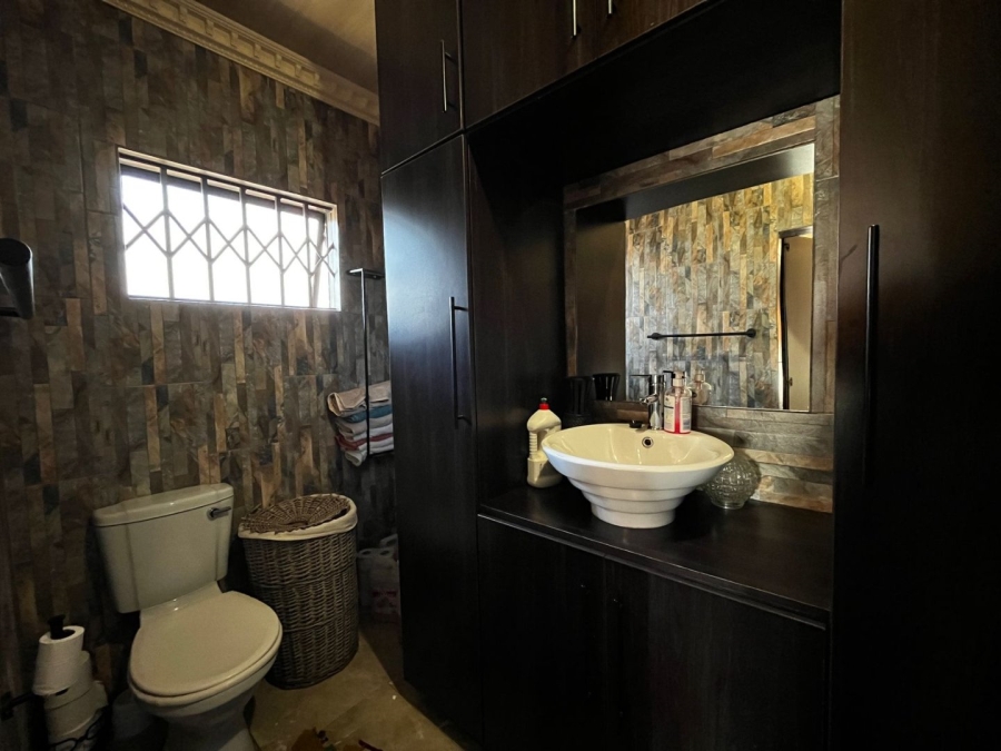 4 Bedroom Property for Sale in Lennoxton KwaZulu-Natal