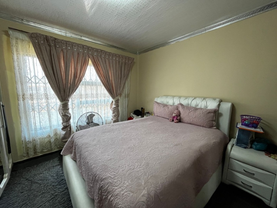 4 Bedroom Property for Sale in Lennoxton KwaZulu-Natal