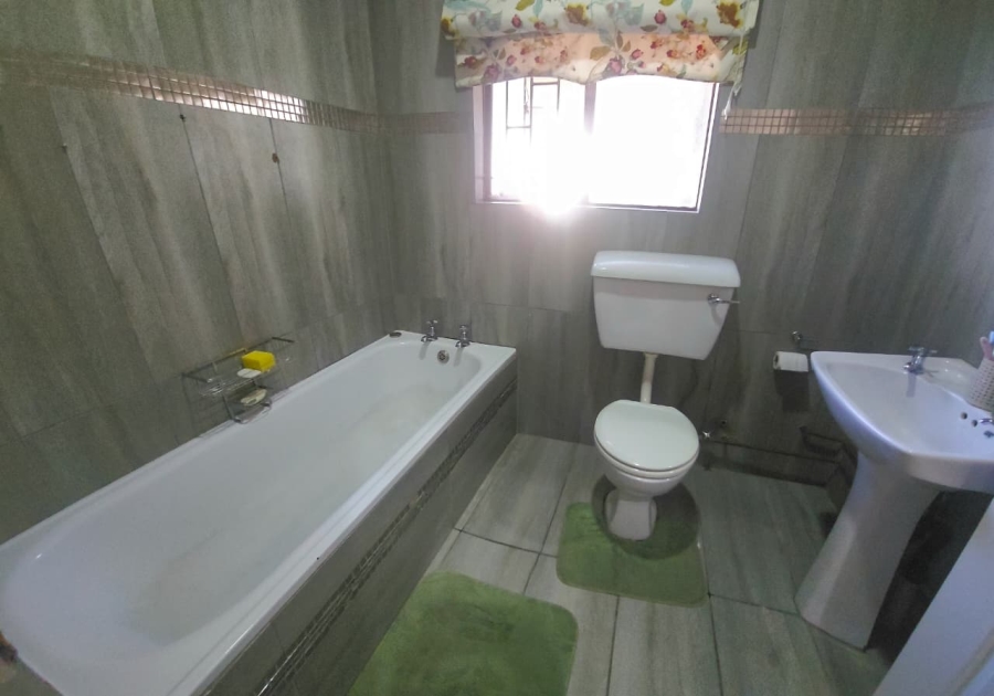 3 Bedroom Property for Sale in Pioneer Park KwaZulu-Natal