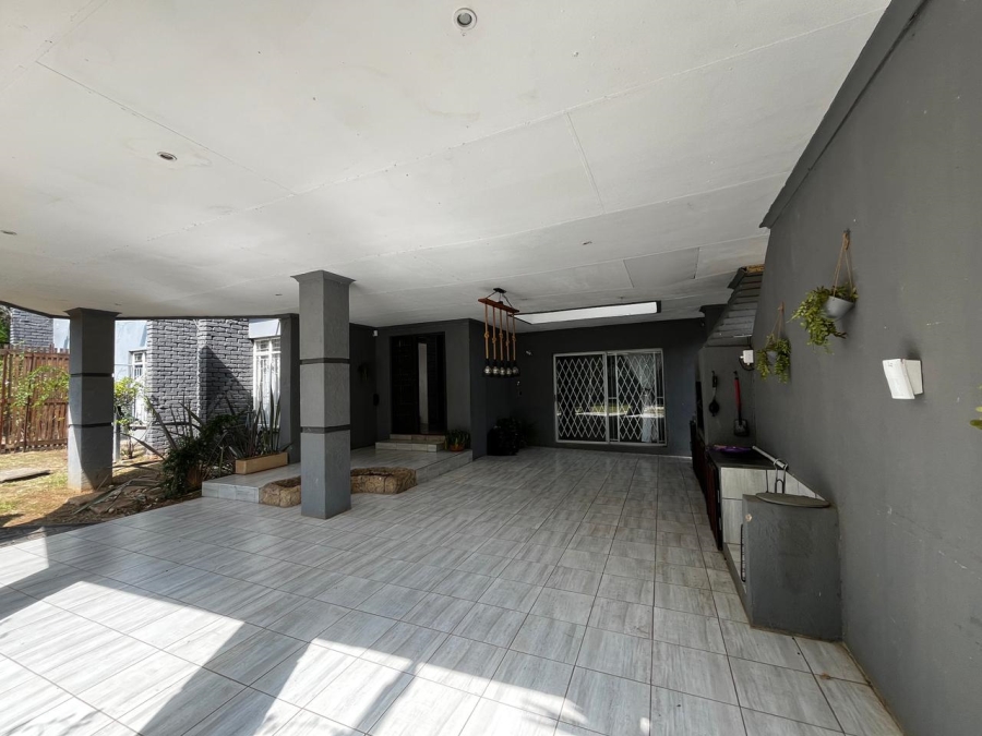 4 Bedroom Property for Sale in Aviary Hill KwaZulu-Natal