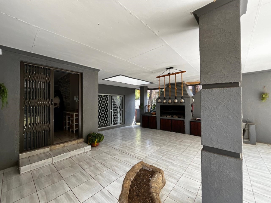 4 Bedroom Property for Sale in Aviary Hill KwaZulu-Natal