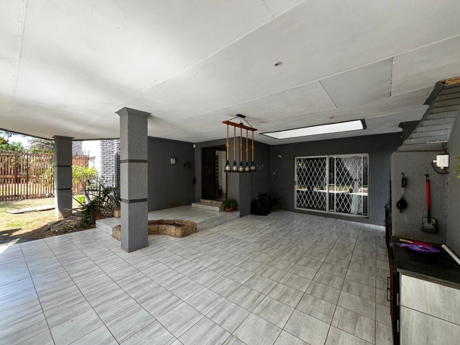 4 Bedroom Property for Sale in Aviary Hill KwaZulu-Natal