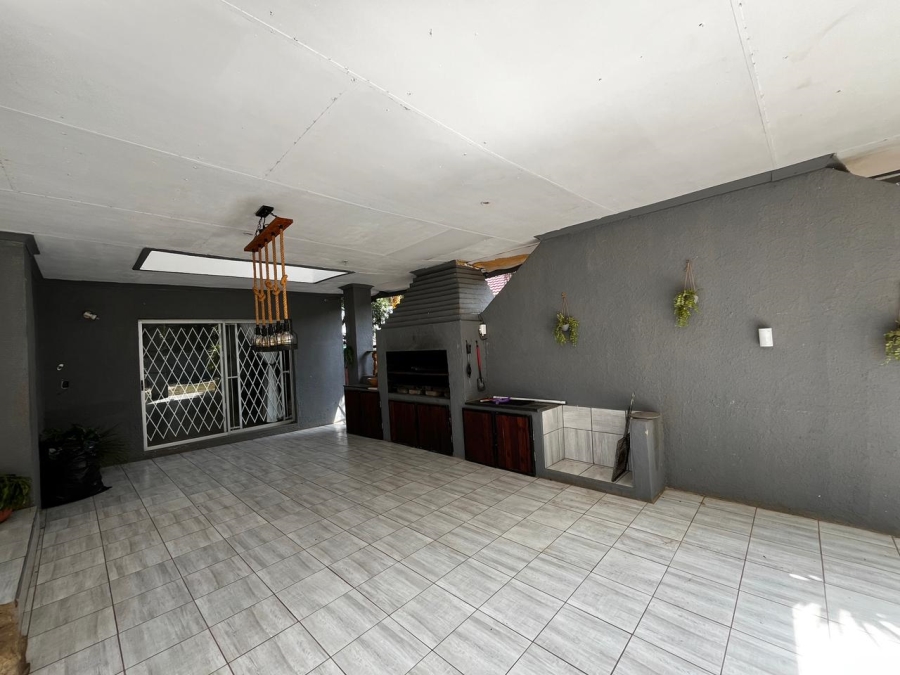 4 Bedroom Property for Sale in Aviary Hill KwaZulu-Natal