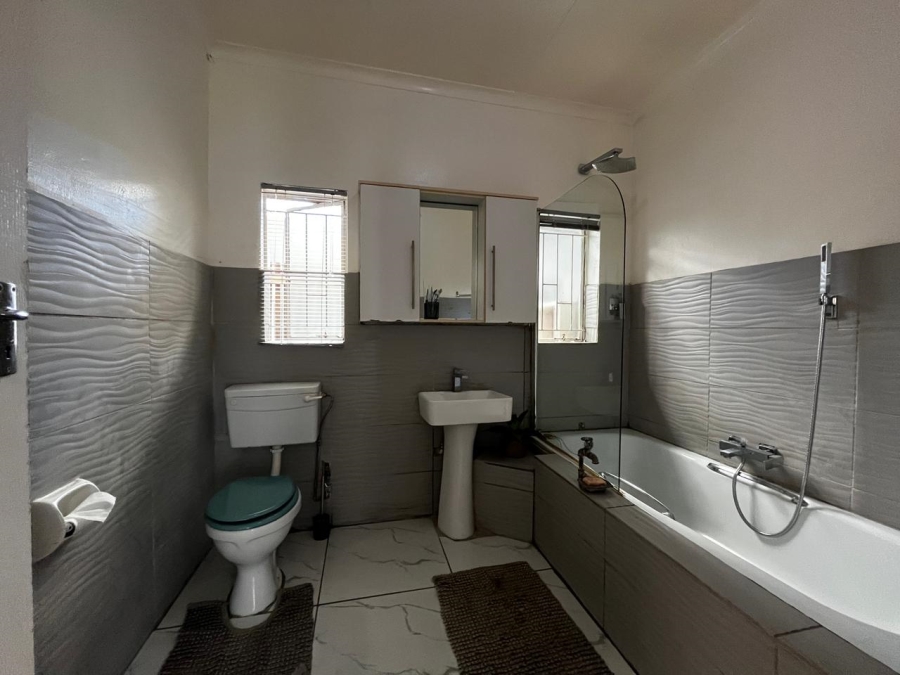 4 Bedroom Property for Sale in Aviary Hill KwaZulu-Natal