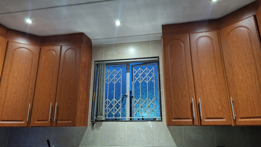 2 Bedroom Property for Sale in Westridge KwaZulu-Natal
