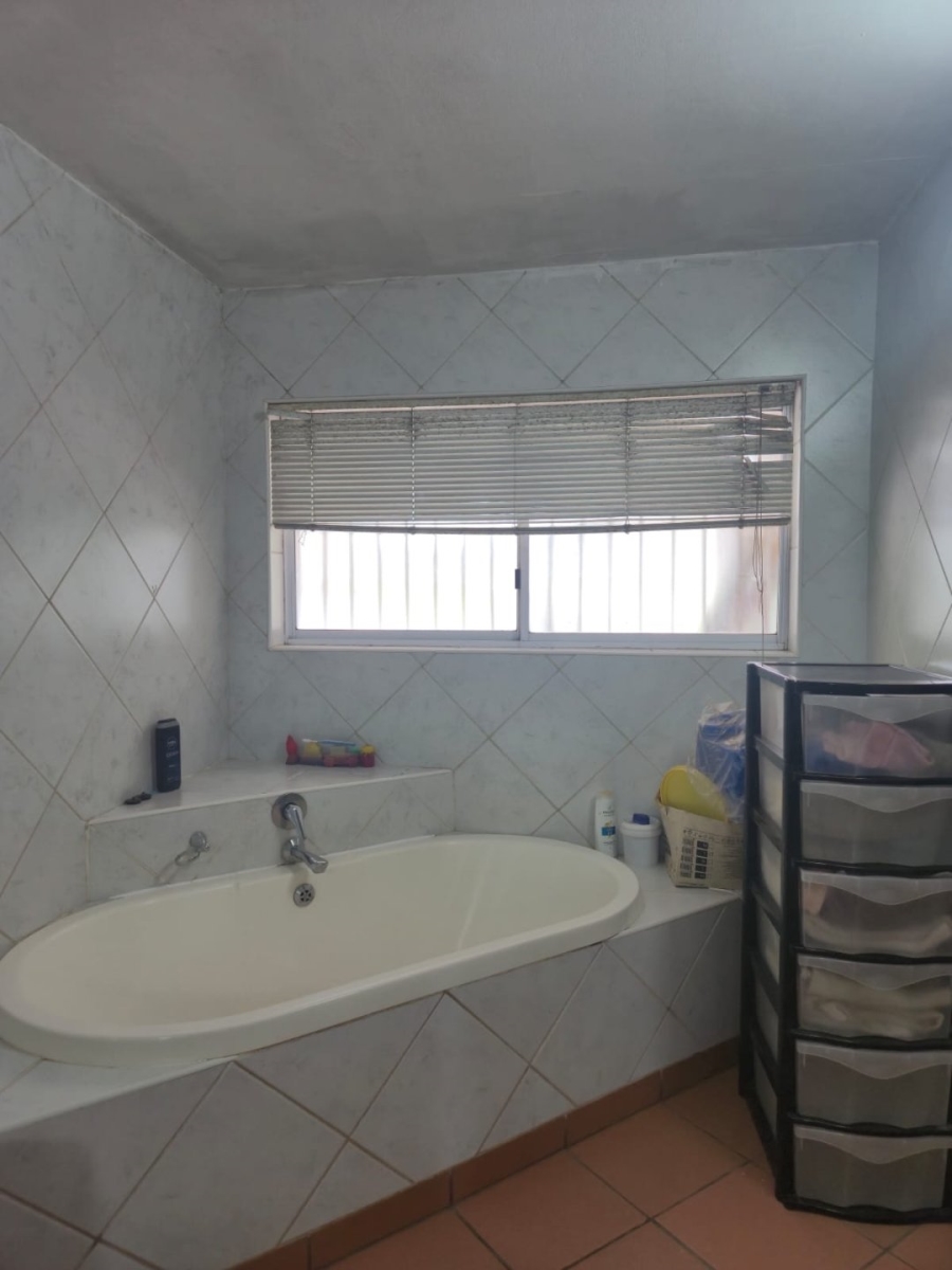 4 Bedroom Property for Sale in Mount Vernon KwaZulu-Natal