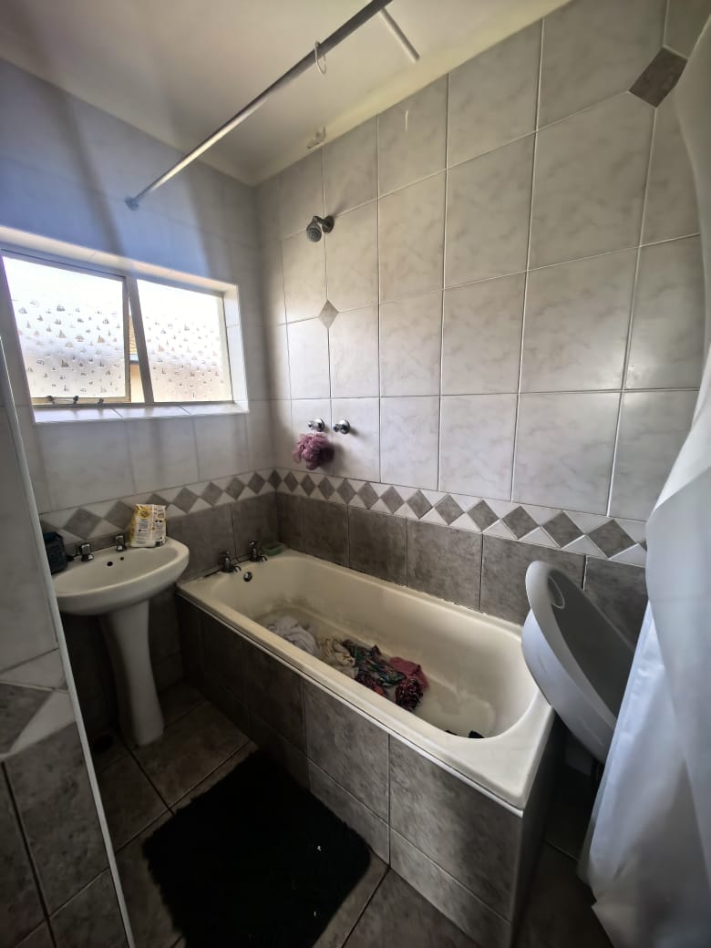 2 Bedroom Property for Sale in Windermere KwaZulu-Natal