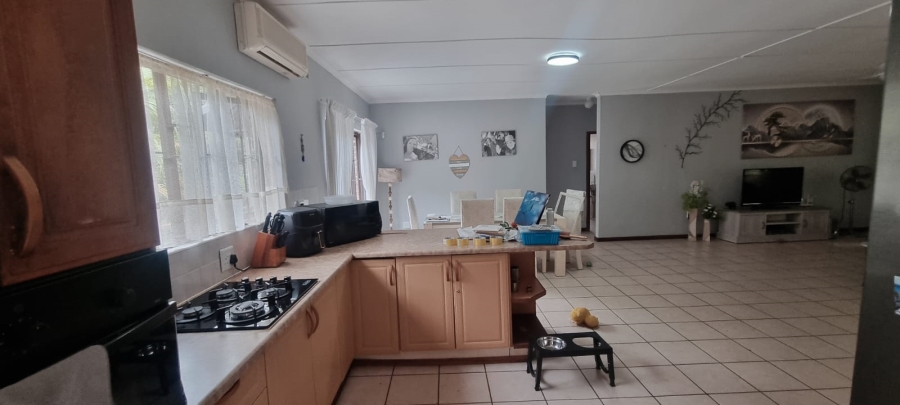 3 Bedroom Property for Sale in Uvongo KwaZulu-Natal