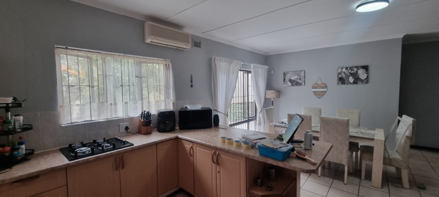 3 Bedroom Property for Sale in Uvongo KwaZulu-Natal