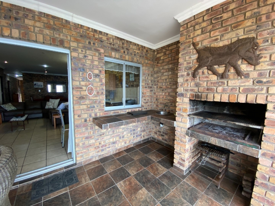 10 Bedroom Property for Sale in Manaba Beach KwaZulu-Natal