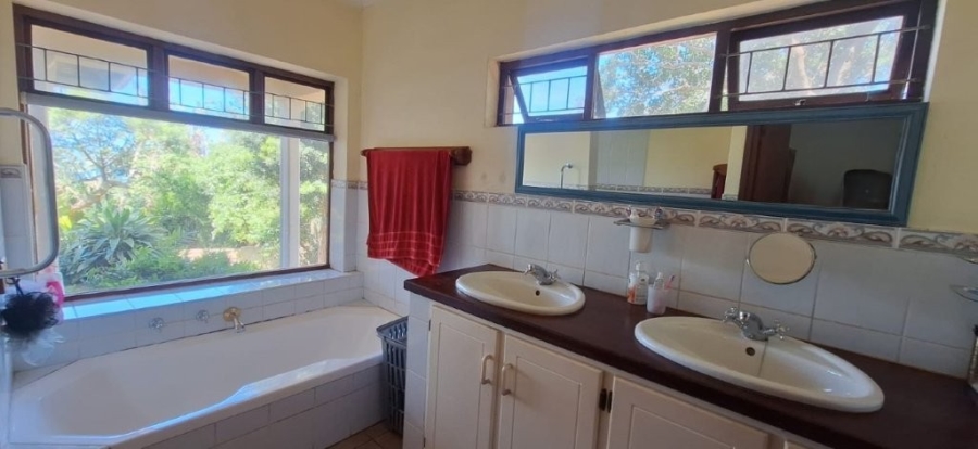 4 Bedroom Property for Sale in Umtentweni KwaZulu-Natal