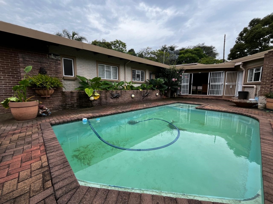 9 Bedroom Property for Sale in Signal Hill KwaZulu-Natal