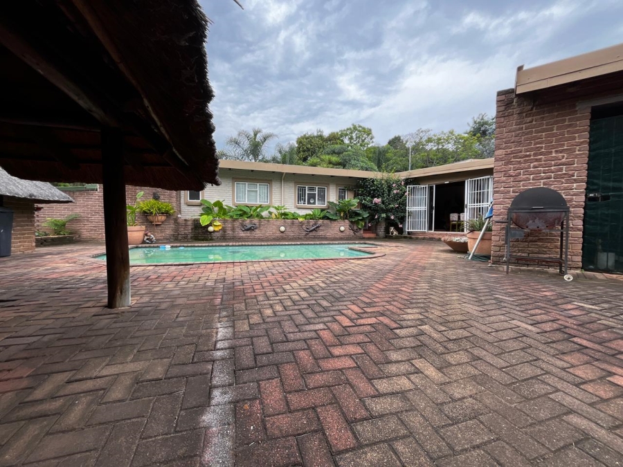 9 Bedroom Property for Sale in Signal Hill KwaZulu-Natal