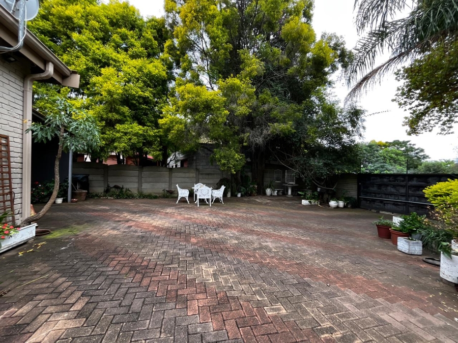 9 Bedroom Property for Sale in Signal Hill KwaZulu-Natal