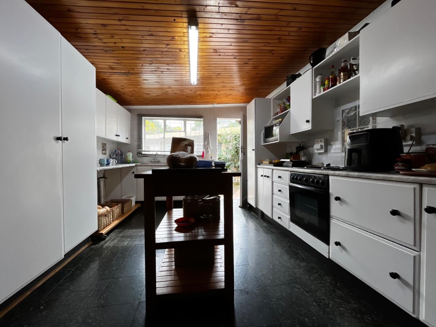 9 Bedroom Property for Sale in Signal Hill KwaZulu-Natal