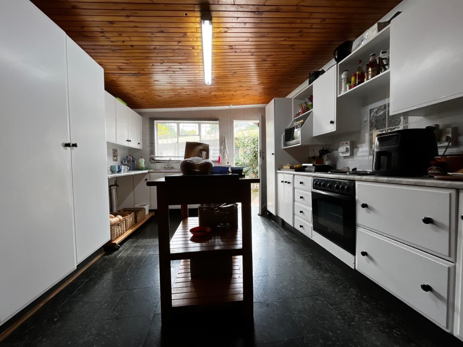 9 Bedroom Property for Sale in Signal Hill KwaZulu-Natal