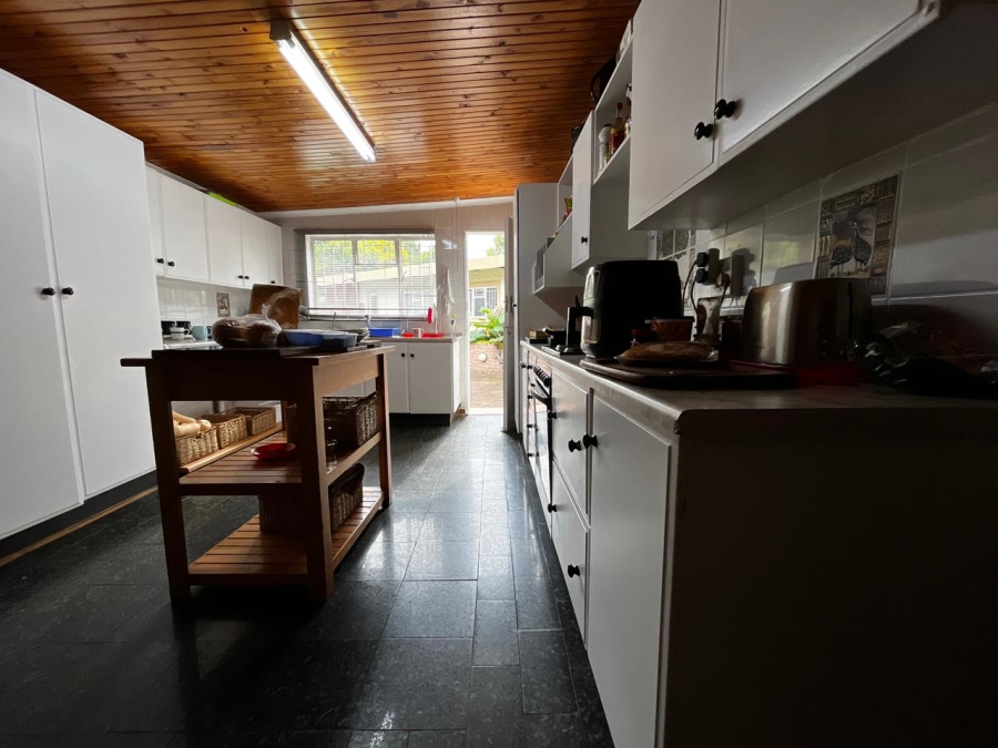 9 Bedroom Property for Sale in Signal Hill KwaZulu-Natal