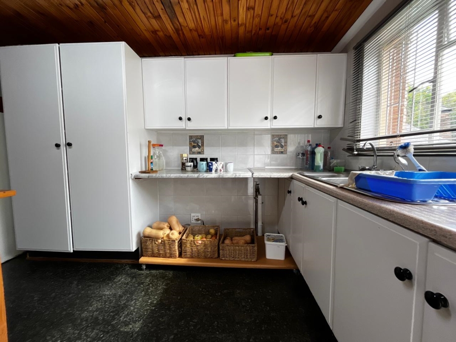 9 Bedroom Property for Sale in Signal Hill KwaZulu-Natal