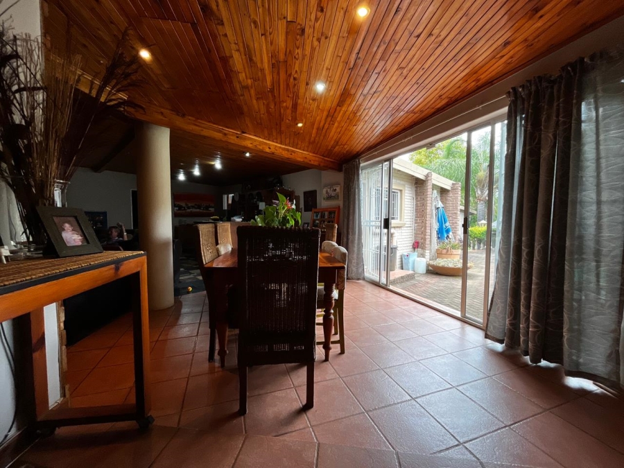 9 Bedroom Property for Sale in Signal Hill KwaZulu-Natal