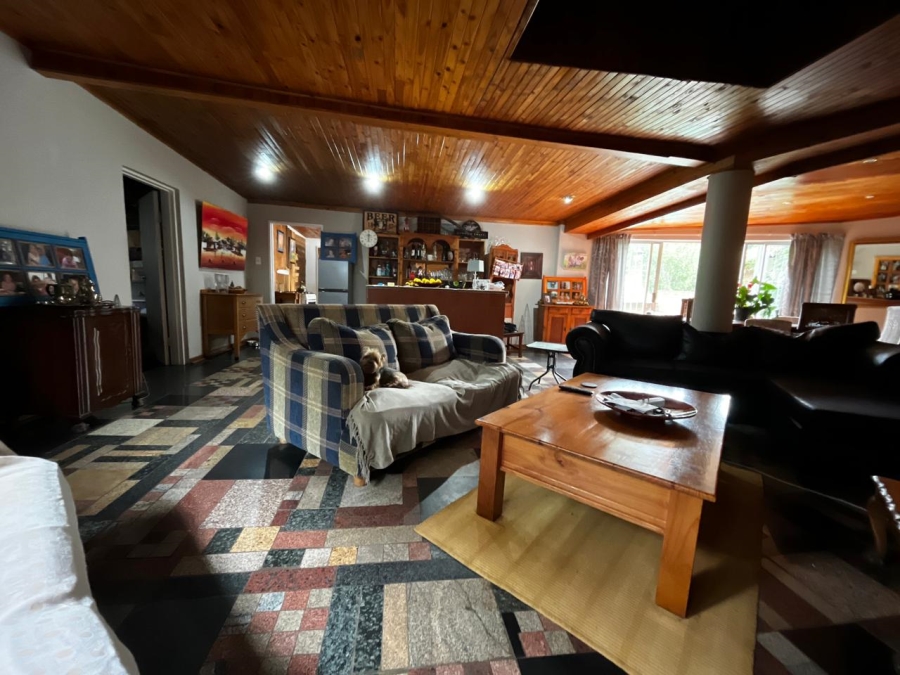 9 Bedroom Property for Sale in Signal Hill KwaZulu-Natal
