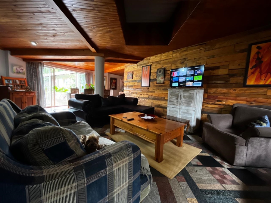 9 Bedroom Property for Sale in Signal Hill KwaZulu-Natal