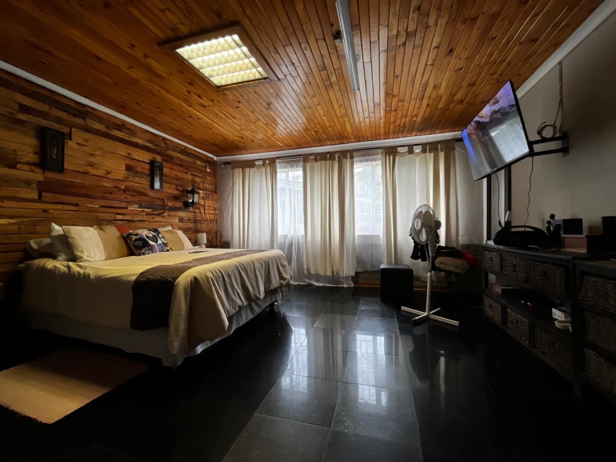 9 Bedroom Property for Sale in Signal Hill KwaZulu-Natal