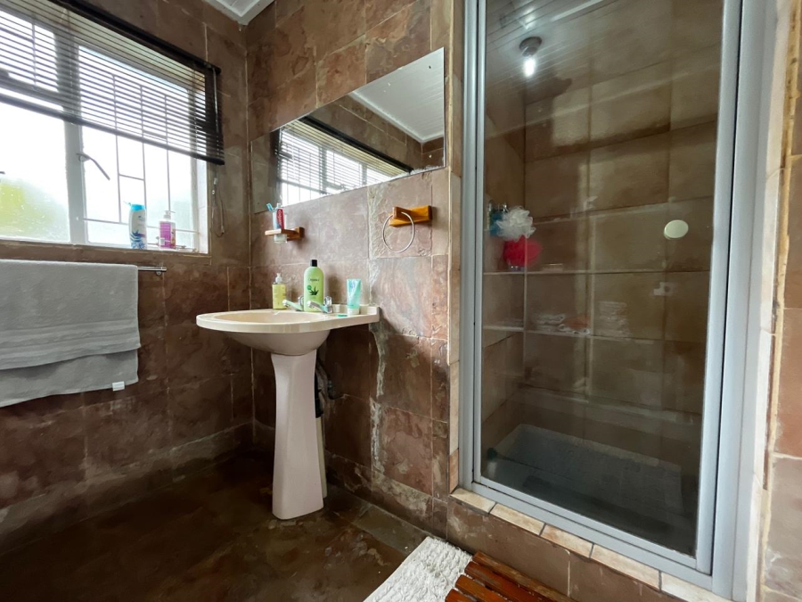 9 Bedroom Property for Sale in Signal Hill KwaZulu-Natal