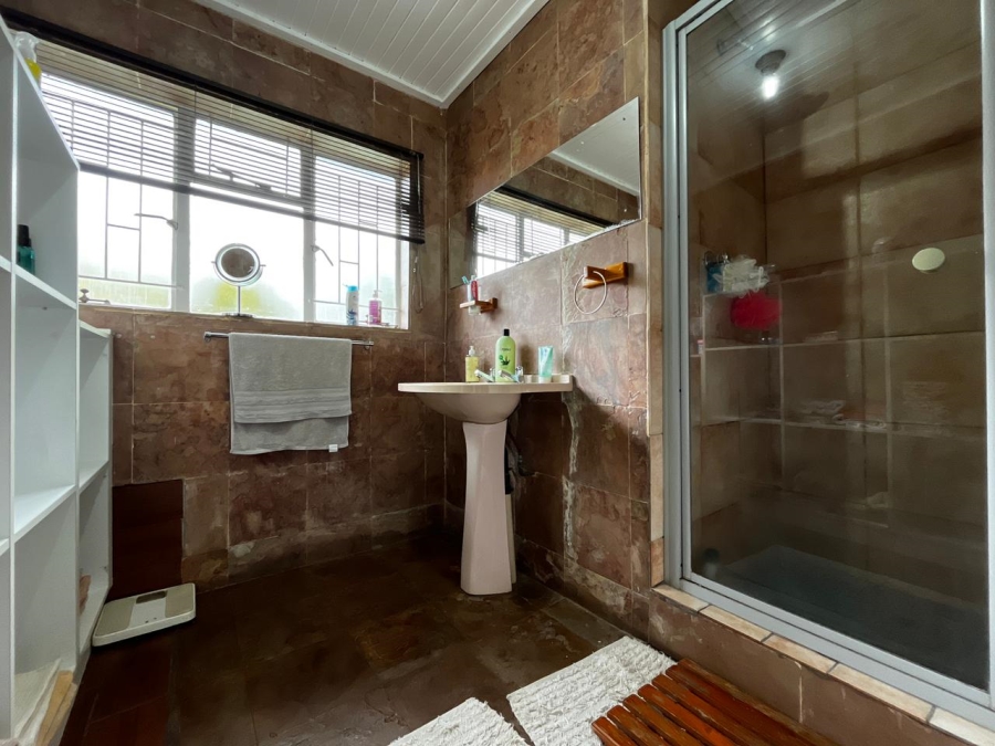 9 Bedroom Property for Sale in Signal Hill KwaZulu-Natal