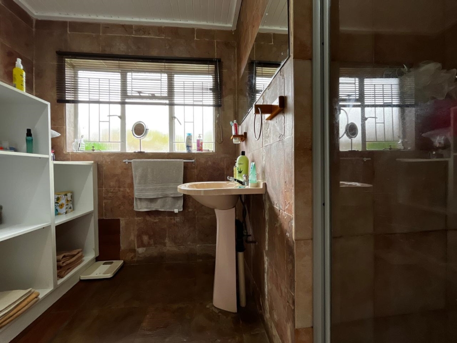 9 Bedroom Property for Sale in Signal Hill KwaZulu-Natal