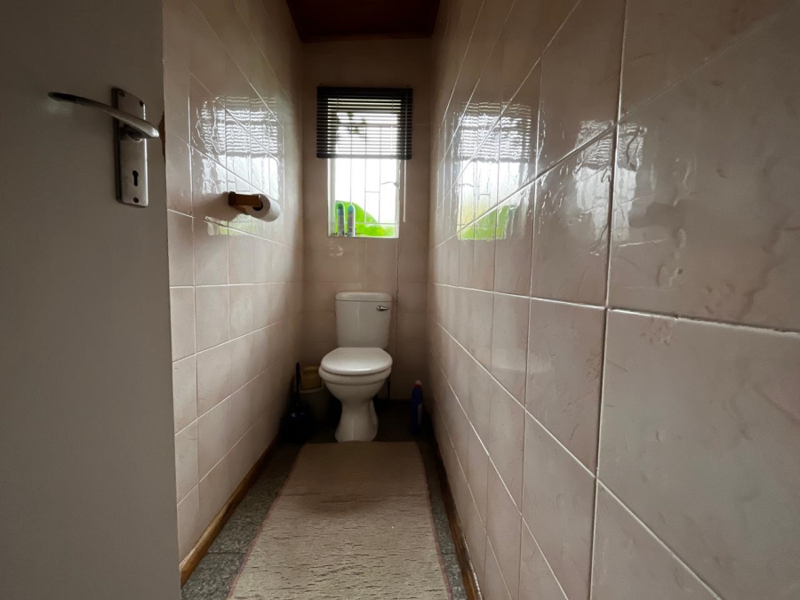 9 Bedroom Property for Sale in Signal Hill KwaZulu-Natal