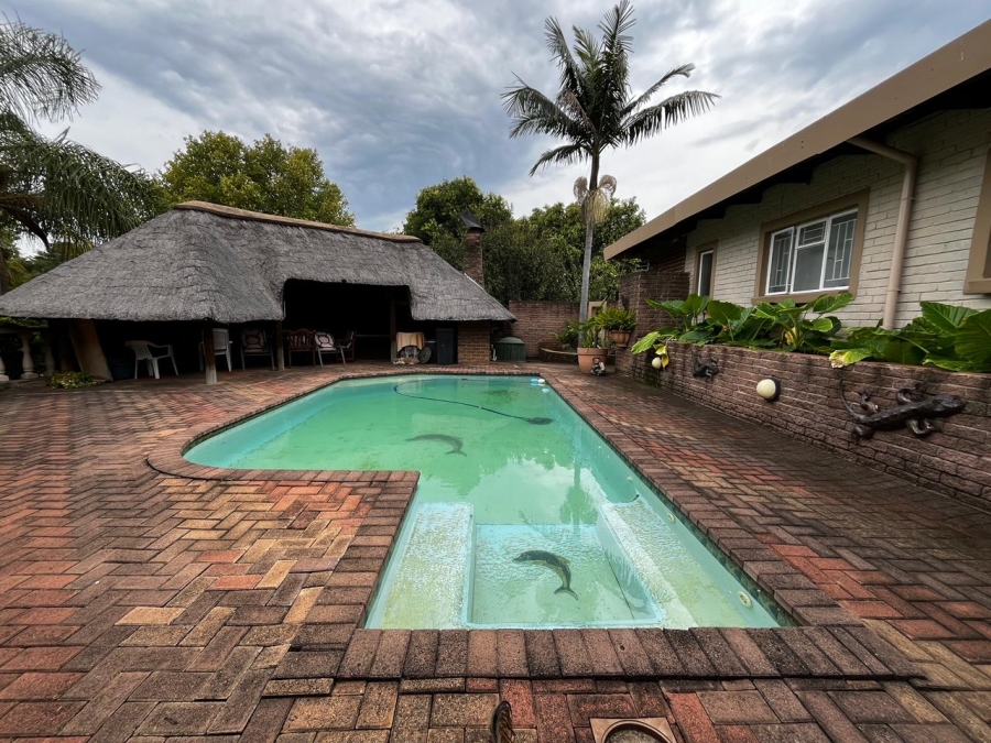 9 Bedroom Property for Sale in Signal Hill KwaZulu-Natal