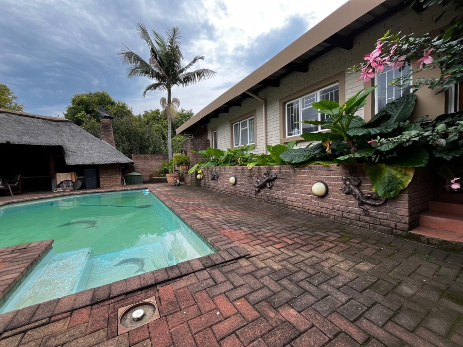 9 Bedroom Property for Sale in Signal Hill KwaZulu-Natal