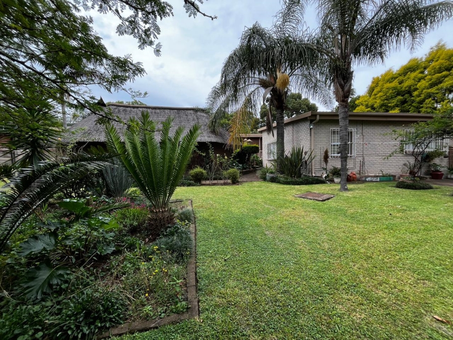 9 Bedroom Property for Sale in Signal Hill KwaZulu-Natal