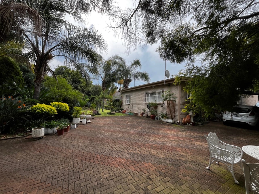 9 Bedroom Property for Sale in Signal Hill KwaZulu-Natal