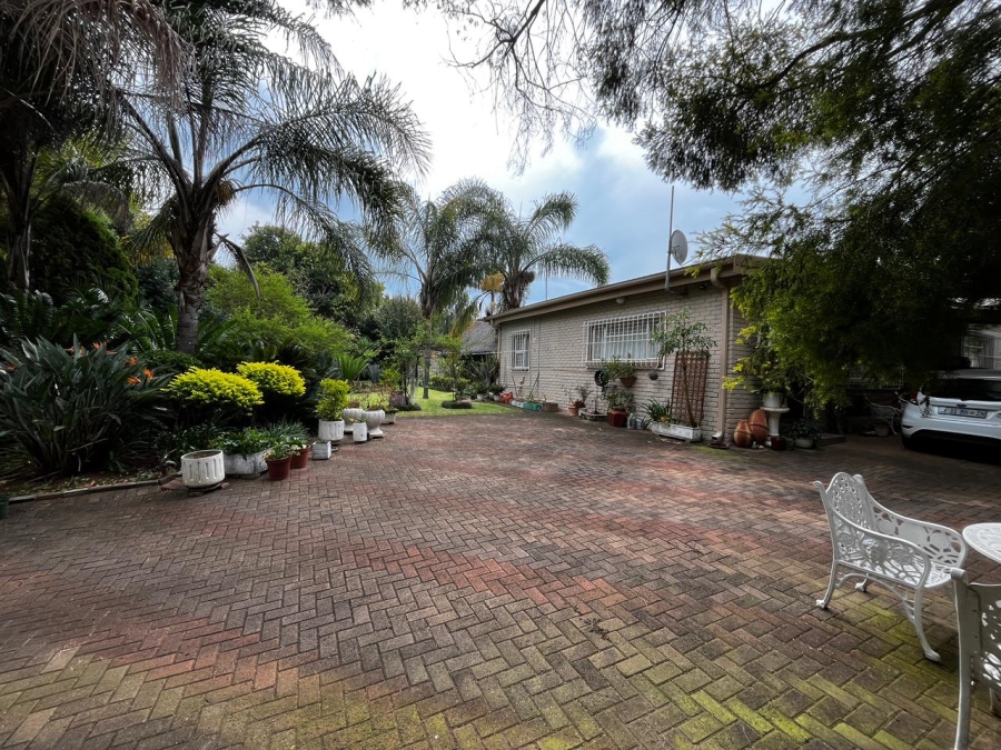 9 Bedroom Property for Sale in Signal Hill KwaZulu-Natal