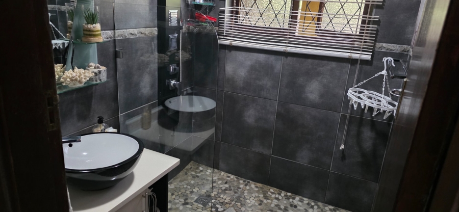 3 Bedroom Property for Sale in Umtentweni KwaZulu-Natal
