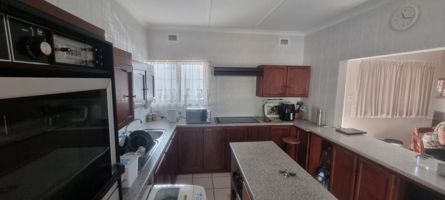 3 Bedroom Property for Sale in Uvongo KwaZulu-Natal