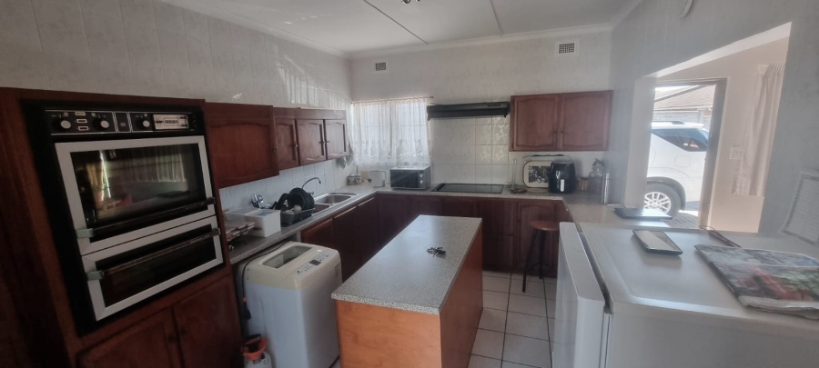3 Bedroom Property for Sale in Uvongo KwaZulu-Natal