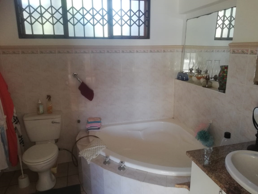 5 Bedroom Property for Sale in Sea Park KwaZulu-Natal